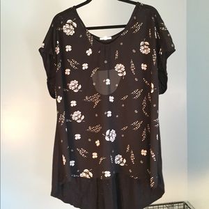 Maurices hi low lightweight top